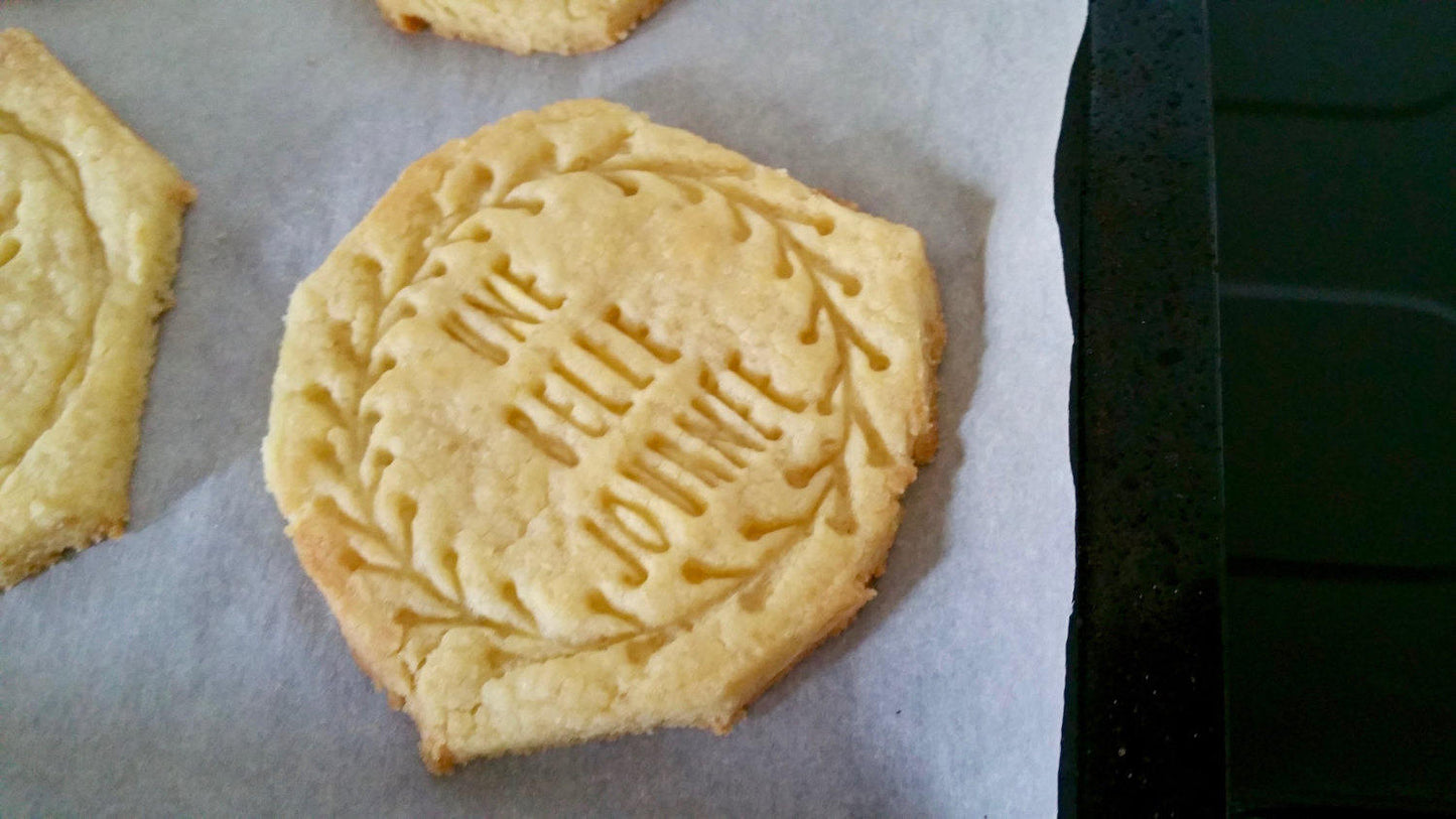 tampon biscuit avec une couronne une belle journée sur mesure pour personnaliser vos sablés ou cookies, tampon biscuit avec votre texte