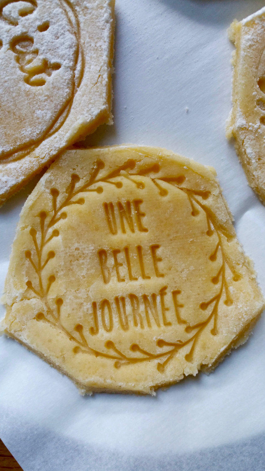 tampon biscuit avec une couronne une belle journée sur mesure pour personnaliser vos sablés ou cookies, tampon biscuit avec votre texte