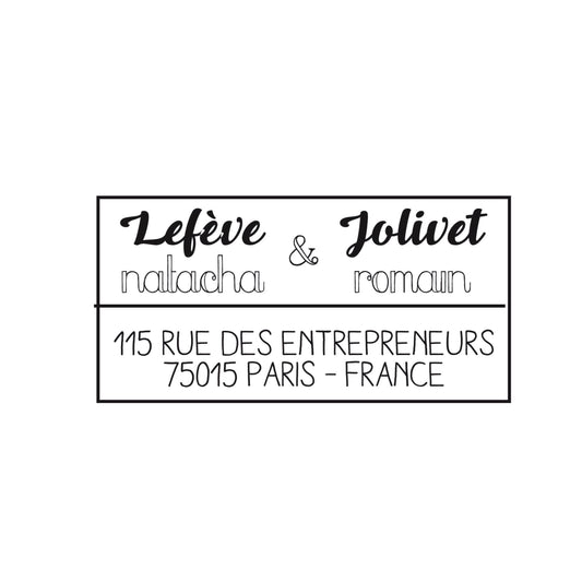 Le modèle de tampon Natacha et Romain est une reproduction des modèles de tampons postaux classiques. Avec un cadre assez marqué et un jeu de typographie qui ajouteront du contraste au modèle, il est à sélectionner pour ceux qui aiment les formes géométriques et les choses bien faites.