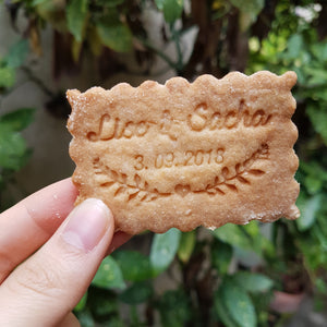 Tampon biscuit mariage Lise & Sacha avec monture sur mesure pour personnaliser vos sablés ou cookies, vos biscuits seront absolument uniques