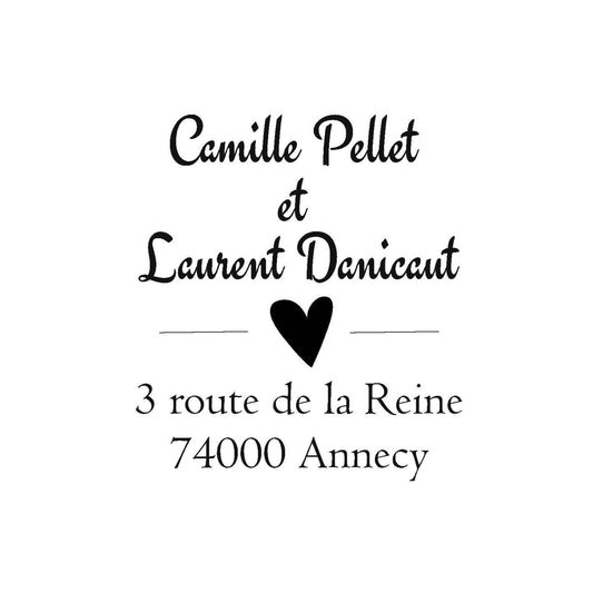 Ce modèle a été imaginé en voulant insérer un petit coeur mais qui resterait discret, et la sobriété de l'écriture, ce qui donne un parfait mélange. Comme le pain et la confiture, le lait et les céréales et la brosse à dent et le dentifrice : il y a toujours un élément plus discret et un élément plus fanfaron, si l'un des éléments venait à ne pas être là, on souffrirait du manque. 
