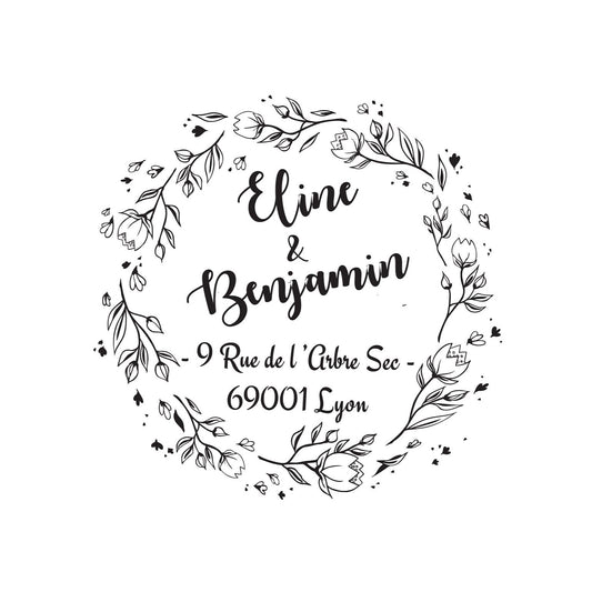 Tampon adresse Eline et Benjamin est né d'une balade dans un marché aux fleurs. En rentrant, nous avons été inspiré par tout l'environnement et nous avons souhaité retranscrire ce moment dans un tampon. On aime le détail des fleurs, la délicatesse, et l'odeur somptueuse qu'on arrive à sentir lorsqu'on regarde le tampon