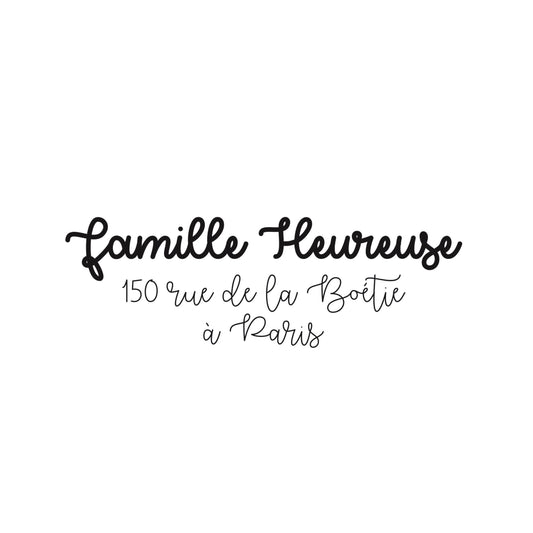 Le tampon famille Heureuse est un tampon pour lequel la typographie de l’adresse a été faite volontairement manuscrite et atypique. Il représente les danses, l’amour, la vie, l’insouciance des normes et tous les moments heureux