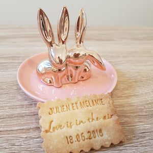 Tampon biscuit mariage Julien et Mélanie avec monture sur mesure pour personnaliser vos sablés ou cookies, vos biscuits seront absolument uniques